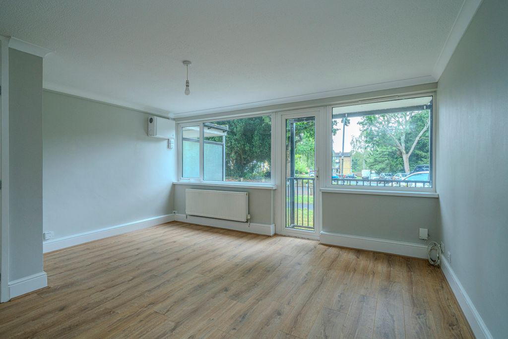 Property photo 3 of 9 1-Chaulden-House-Gdns-1005
