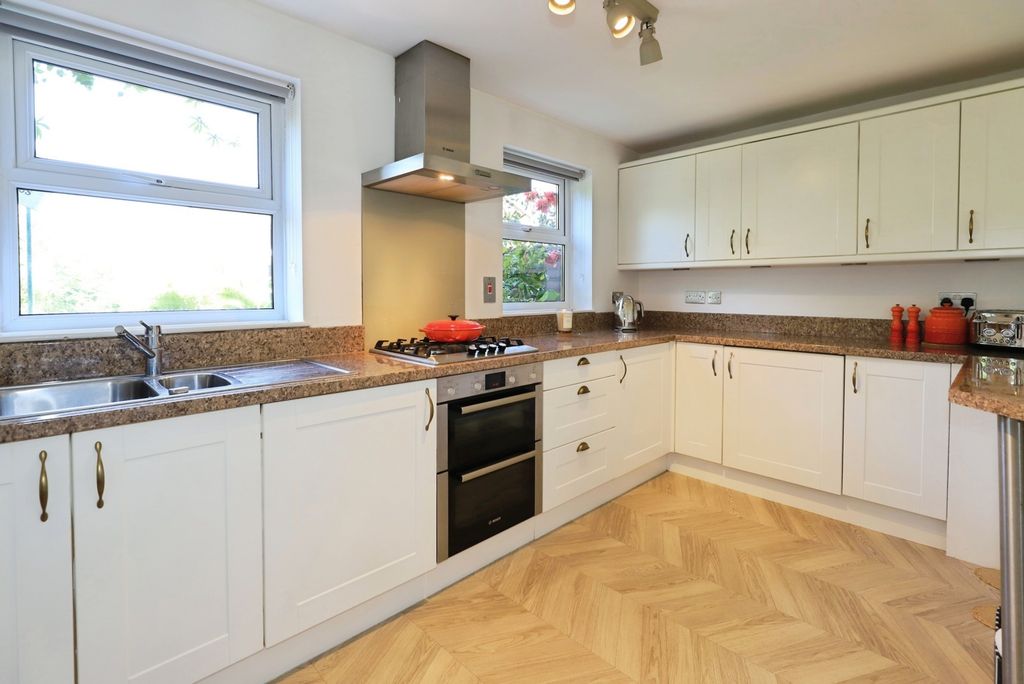 Property photo 3 of 10 Breakfast Kitchen