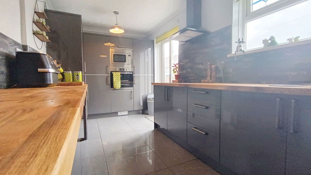 Property photo 3 of 26