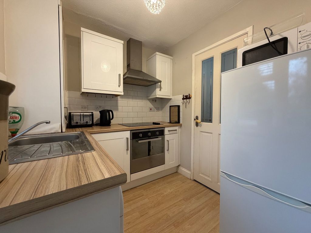 Property photo 3 of 9 Kitchen