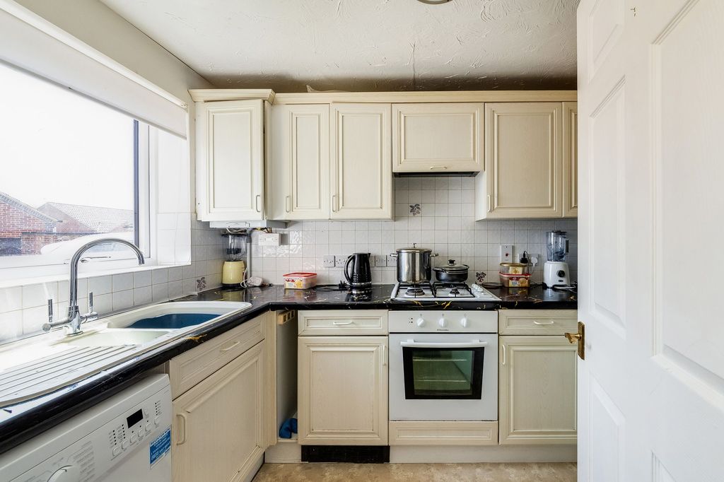 Property photo 3 of 15