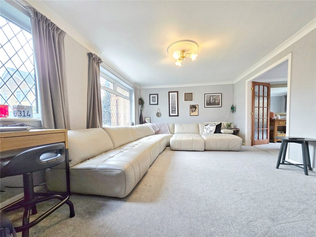 Property photo 3 of 22 Lounge