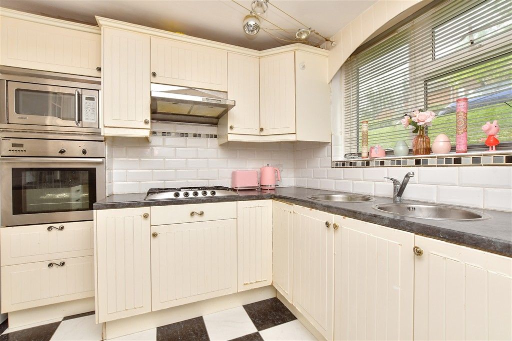 Property photo 2 of 8 Kitchen