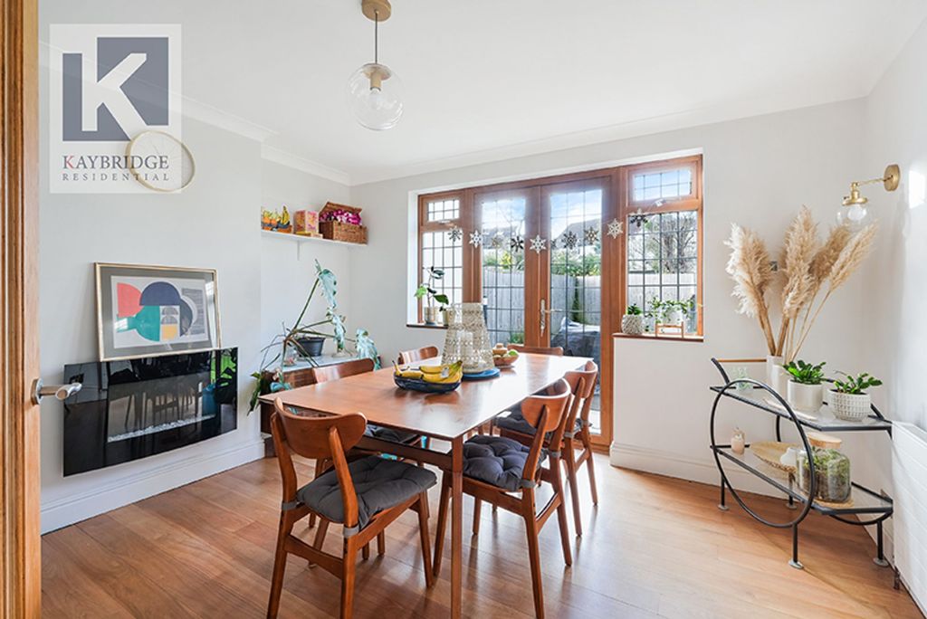 Property photo 3 of 12 Briarwood Road, Kt17 2LX