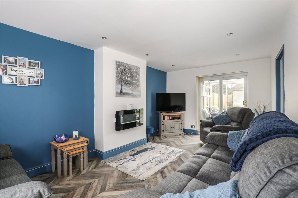 Property photo 2 of 20 Picture No. 12