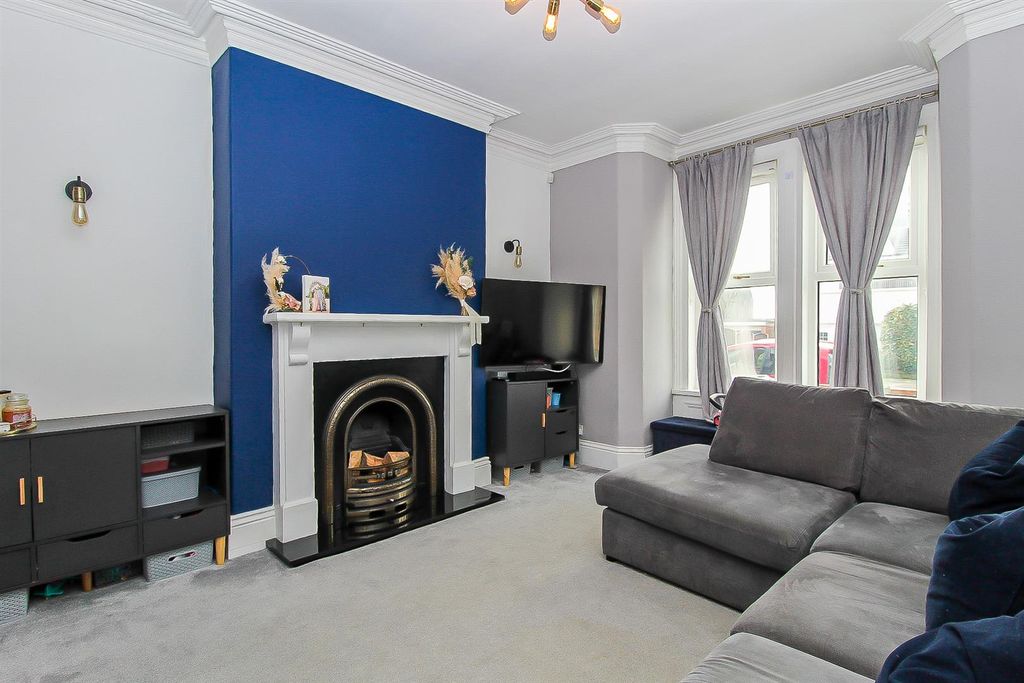 Property photo 2 of 9 Lounge