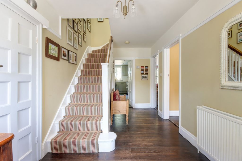 Property photo 2 of 20 Entrance Hall