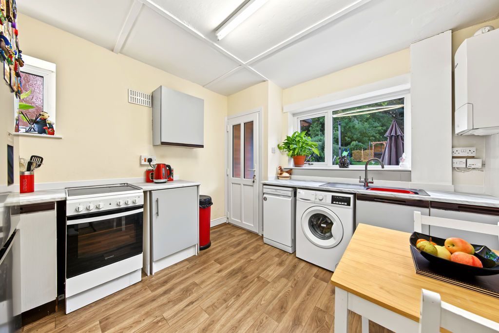 Property photo 3 of 22 Kitchen