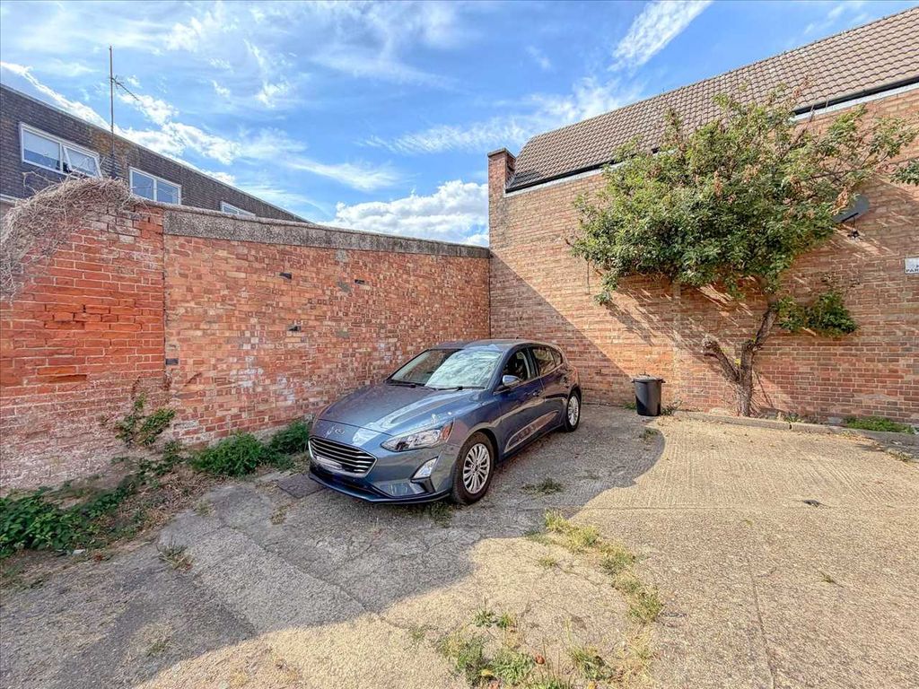 Property photo 2 of 11