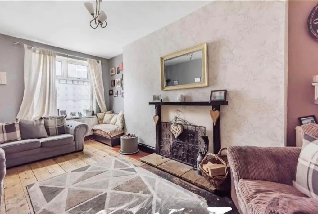 Property photo 2 of 18