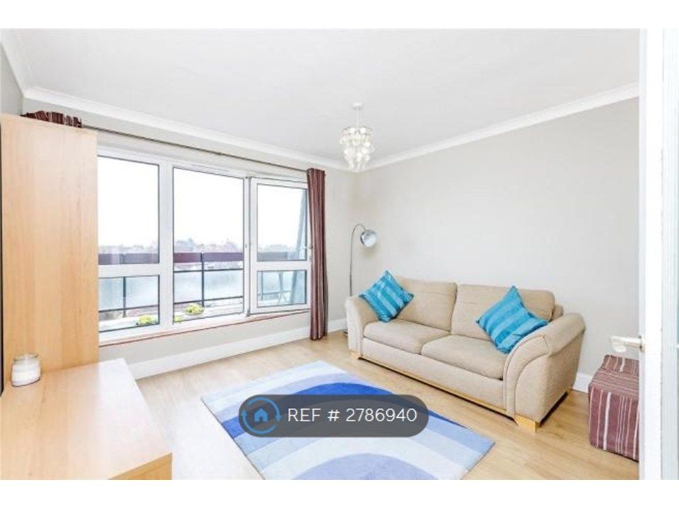 Property photo 3 of 8 Lounge