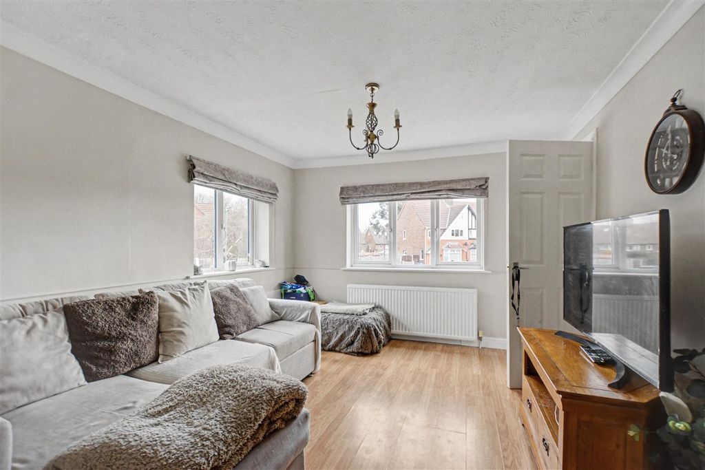 Property photo 2 of 18 Lounge_2.Jpeg