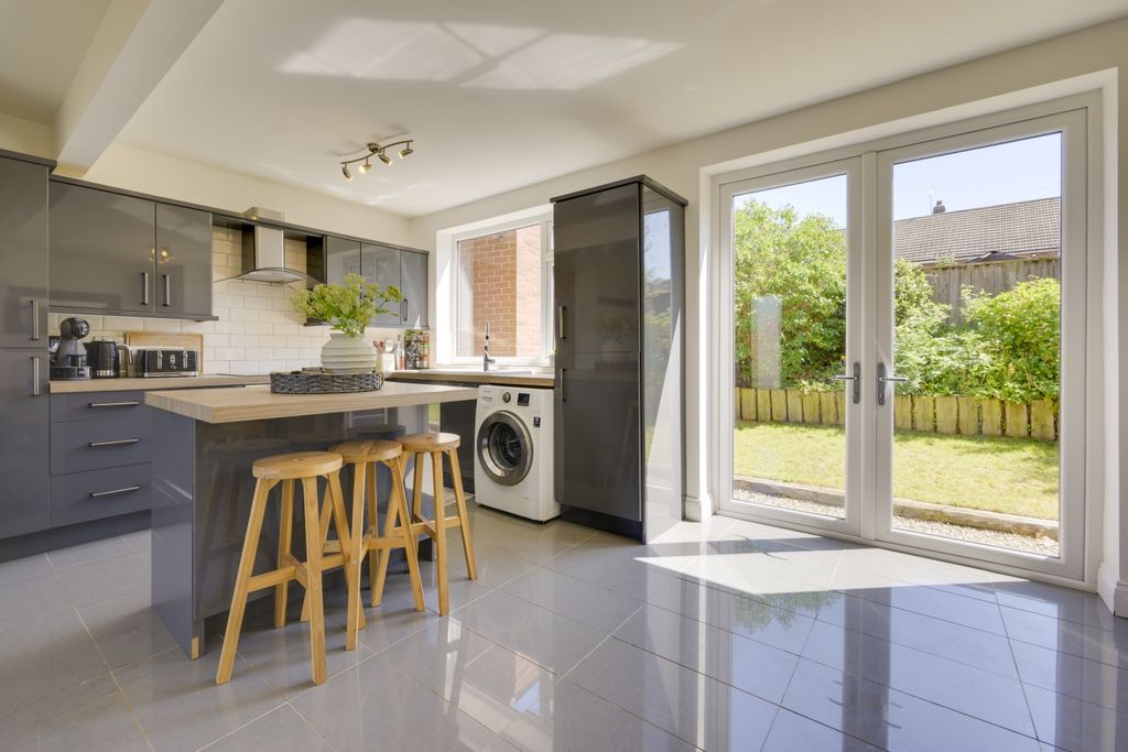 Property photo 3 of 16 Kitchen-Diner 4