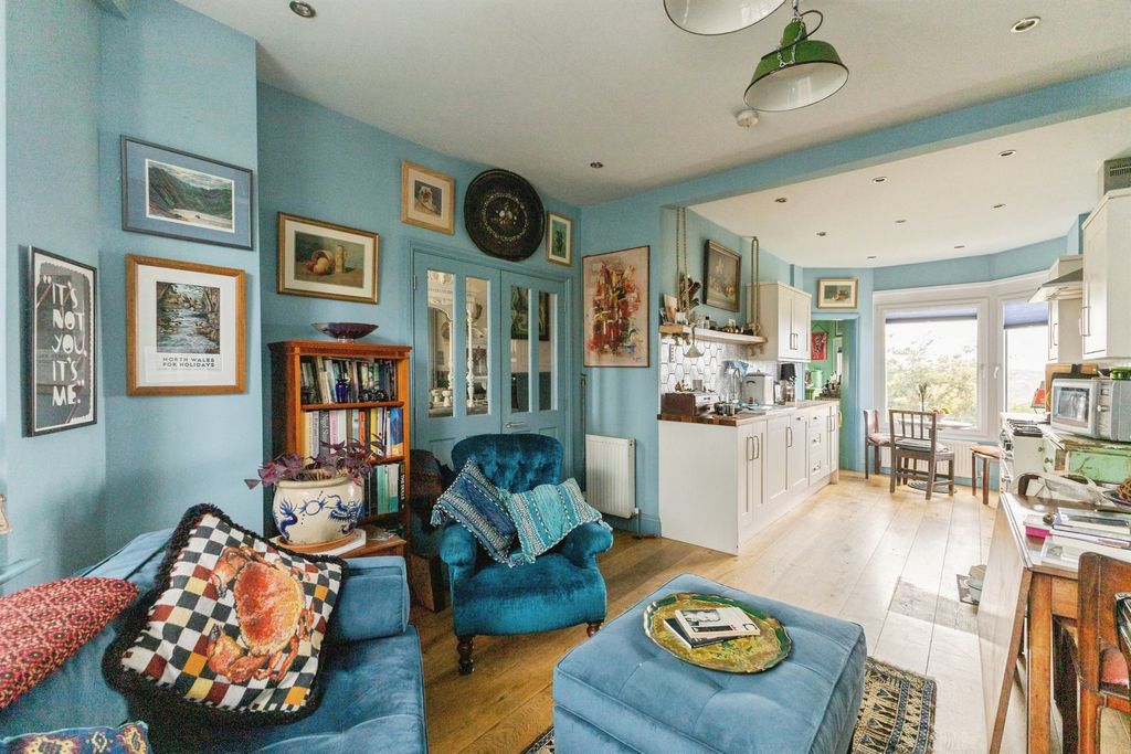 Property photo 3 of 22