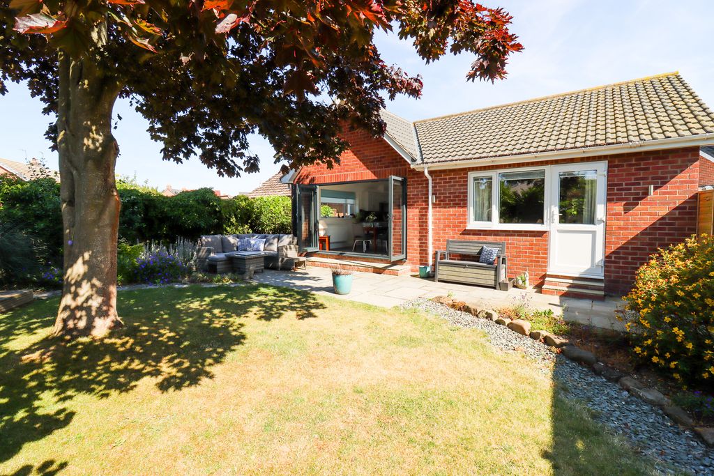 Property photo 1 of 32