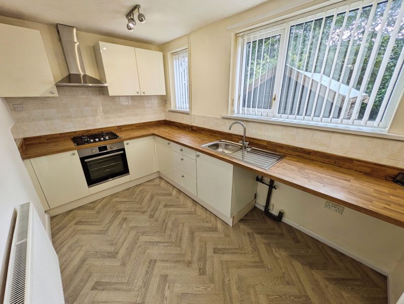 Property photo 3 of 8 Kitchen