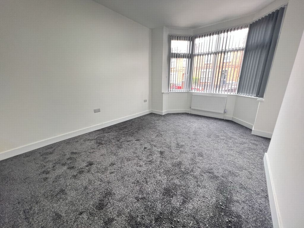 Property photo 2 of 6 Bedroom