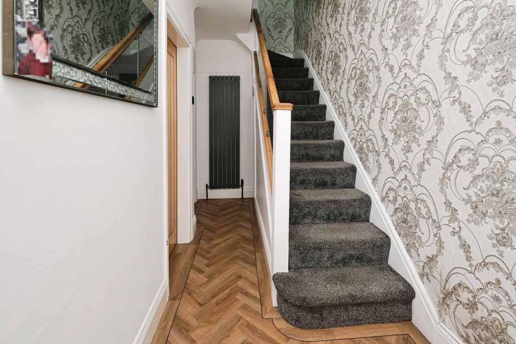Property photo 2 of 17 Pbox-Img.Jpg