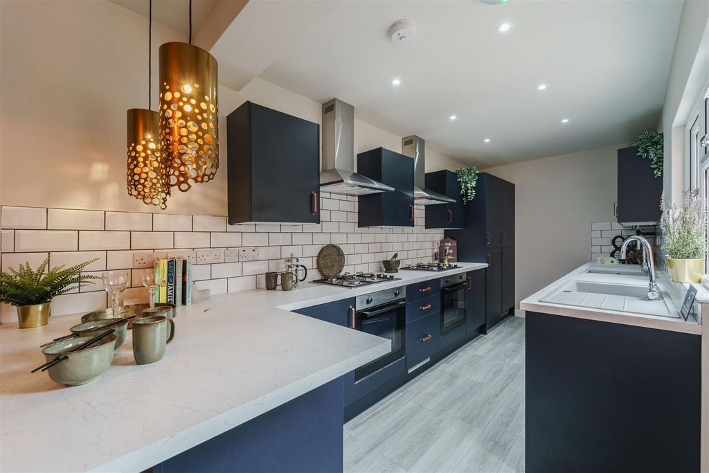 Property photo 2 of 7 Communal Kitchen