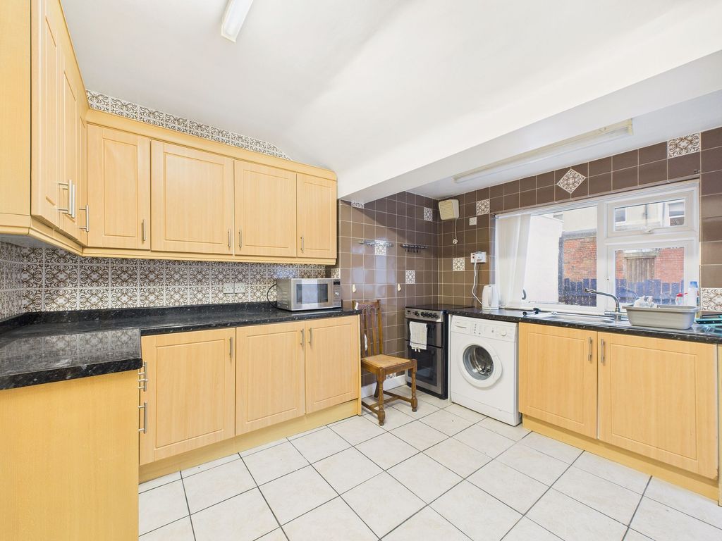 Property photo 2 of 8 Kitchen