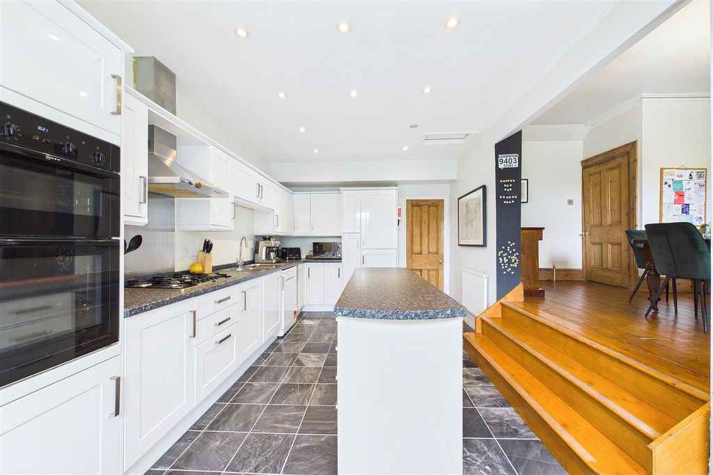 Additional image 6 of 3 bed flat for saleGardens Road, Clevedon BS21