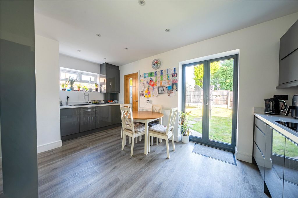 Property photo 3 of 17 Picture No. 11