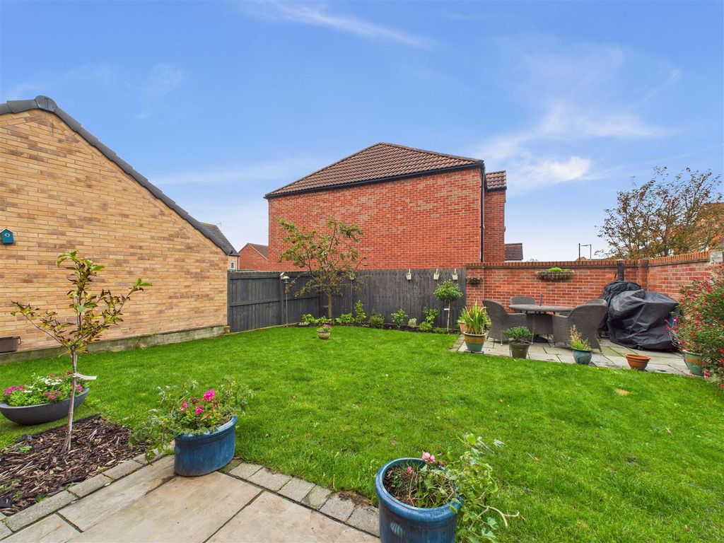 Property photo 2 of 13 Cam03303G0-Pr0249-Still006.Jpg