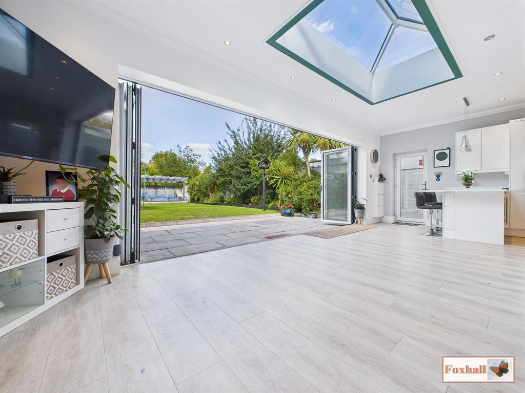 Property photo 1 of 39 Living / Dining Area