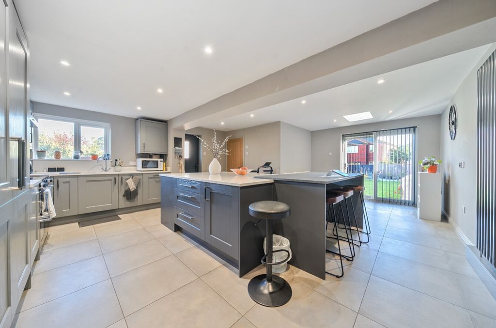 Property photo 3 of 24 1371663-29-68Fbd69F1ee6F-Arw-1