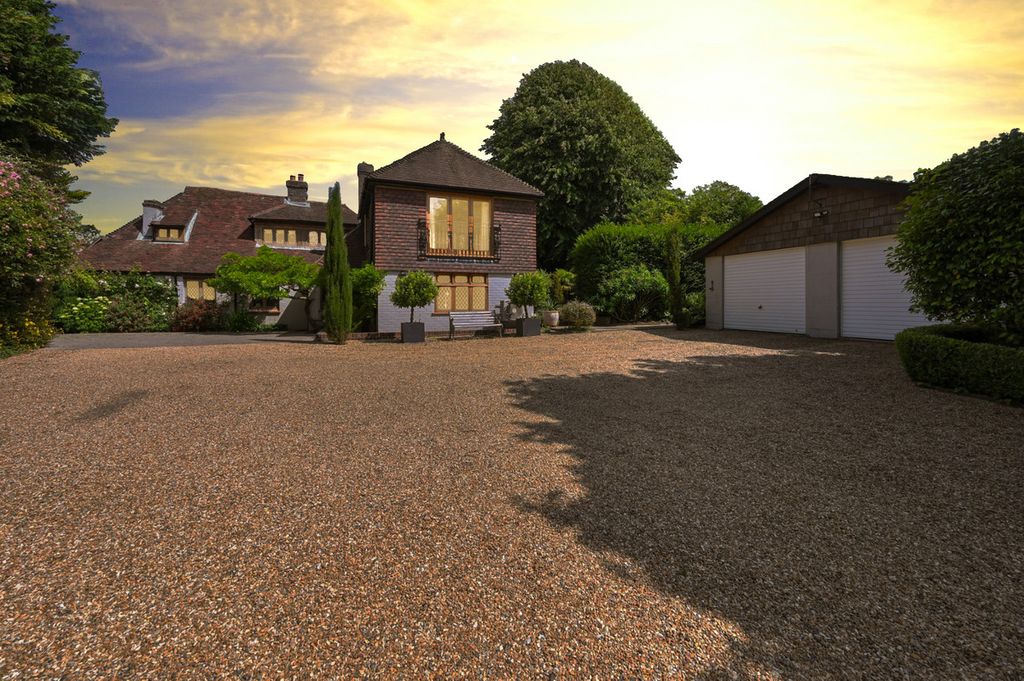 Property photo 1 of 27