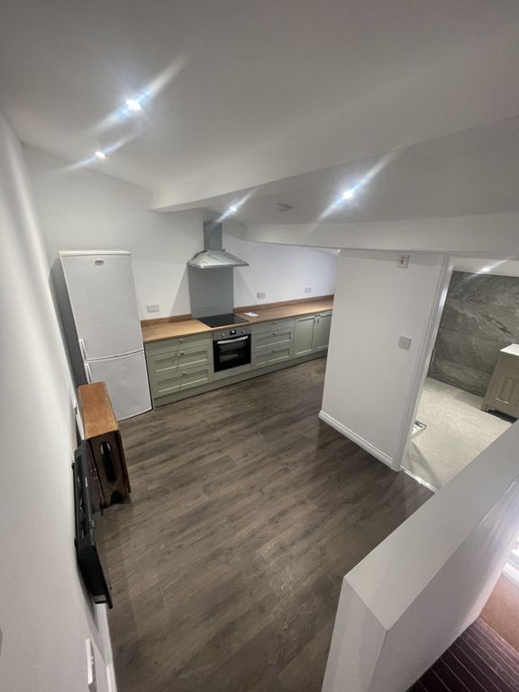 Property photo 2 of 6 Kitchen