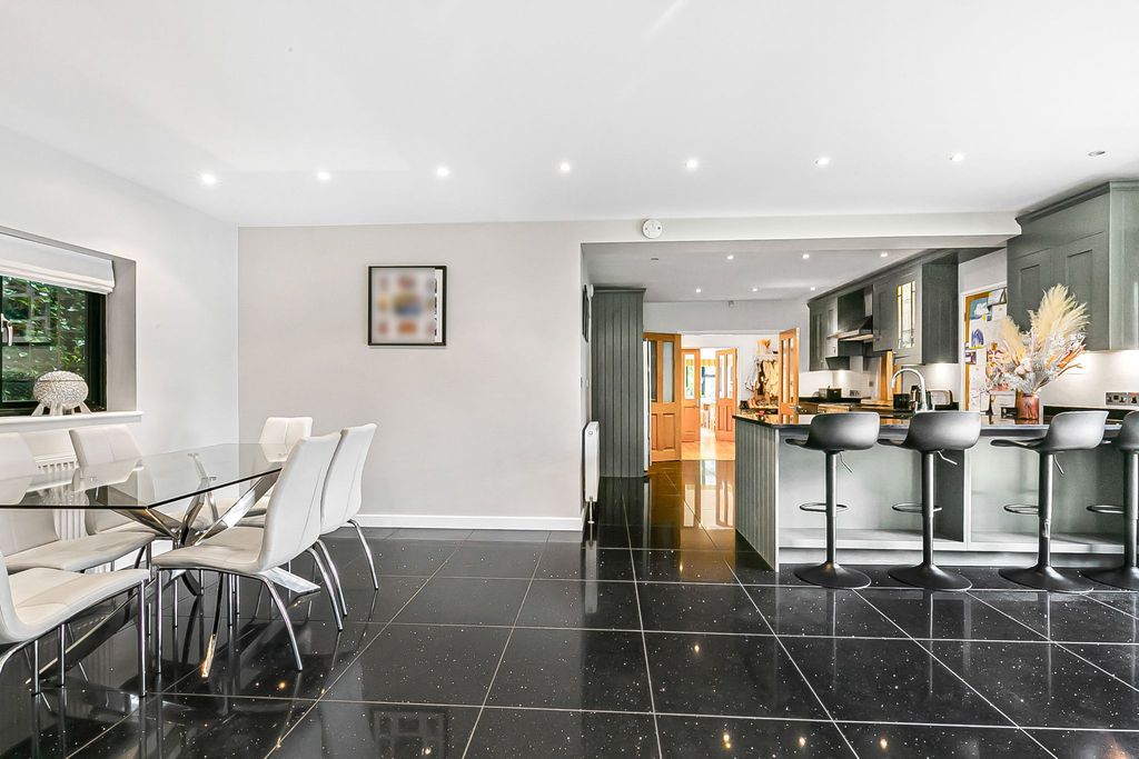 Additional image 8 of 5 bed detached house for saleKentish Lane, Brookmans Park, Hatfield AL9