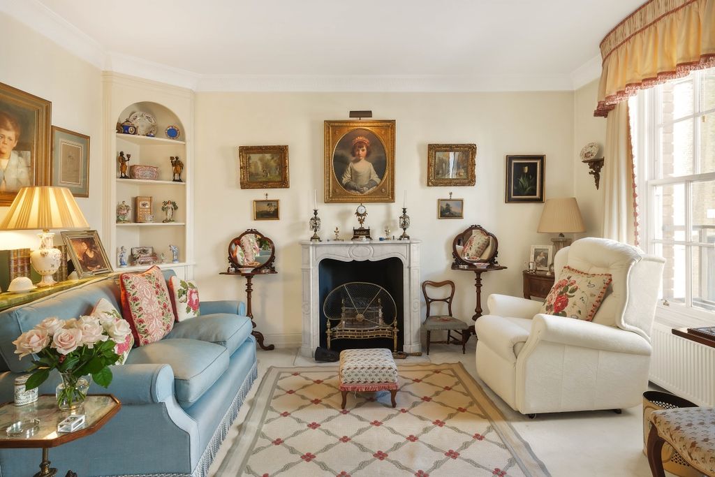Property photo 1 of 10 Cadogan Lane