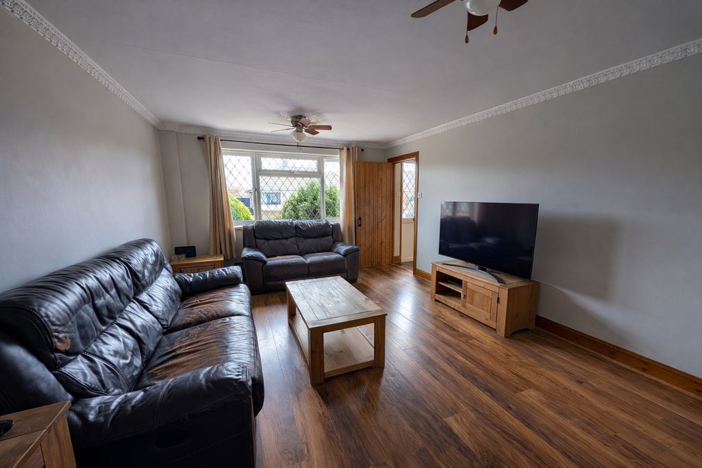 Property photo 2 of 16 Picture 2