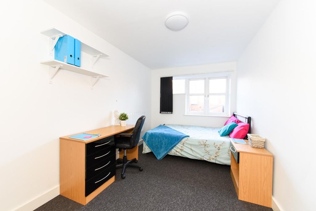 Property photo 1 of 31
