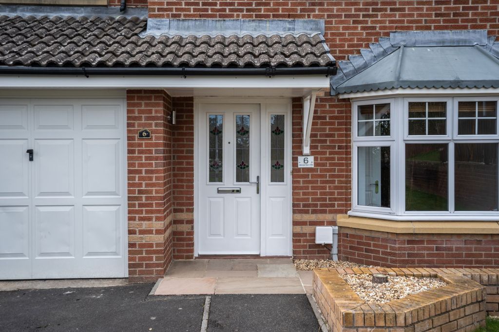 Property photo 3 of 33