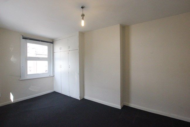 Property photo 1 of 8 27B Crouch Hill Bedr