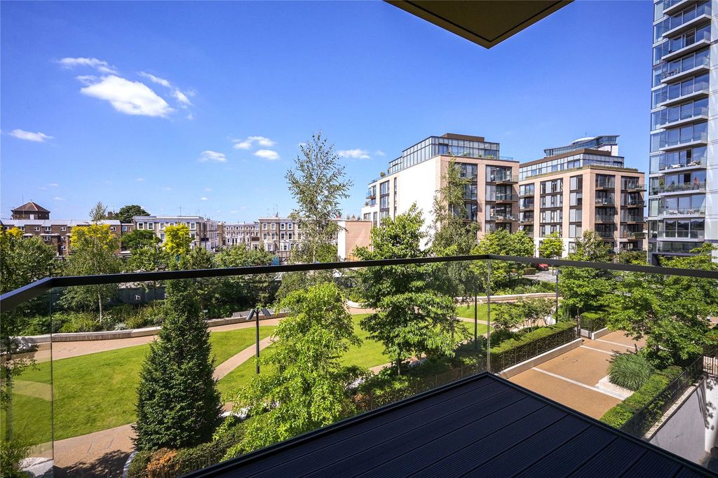 Property photo 3 of 18 Balcony