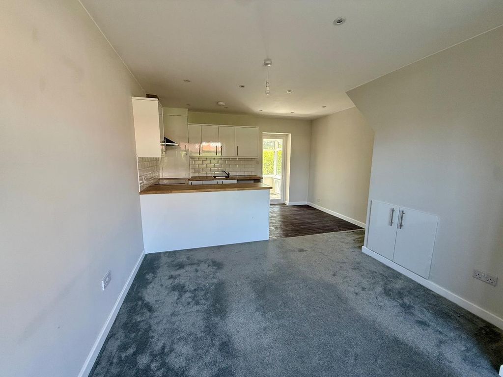 Property photo 2 of 10 Img_2325.Jpg