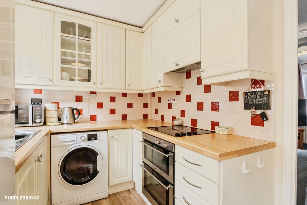 Property photo 2 of 19 Kitchen