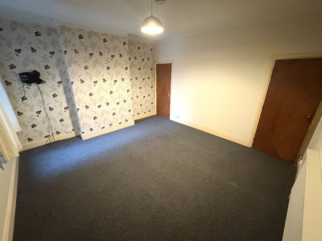 Property photo 3 of 11 Reception 2