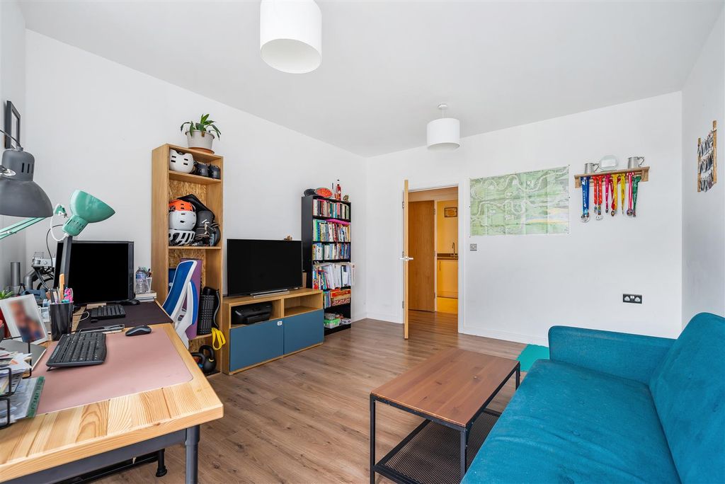 Property photo 3 of 15 Quebec Way