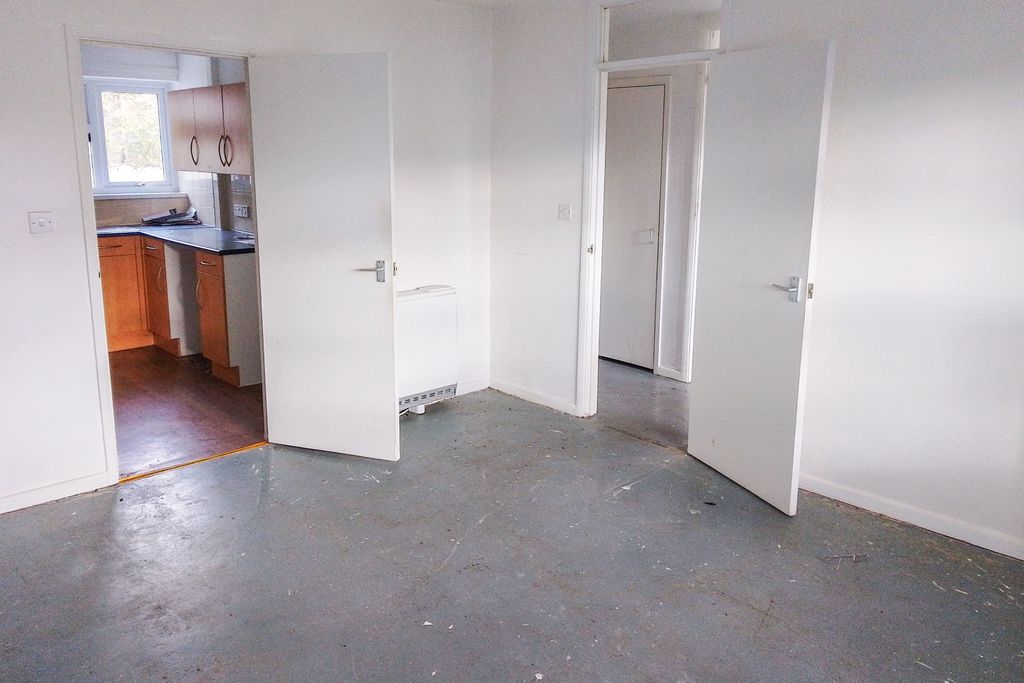 Property photo 3 of 15 6 Harris Road, Ashton Keynes, Wiltshire, Sn6 6Pq