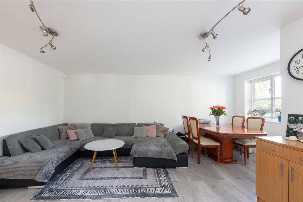 Property photo 2 of 10 Coltswood 7.Jpg