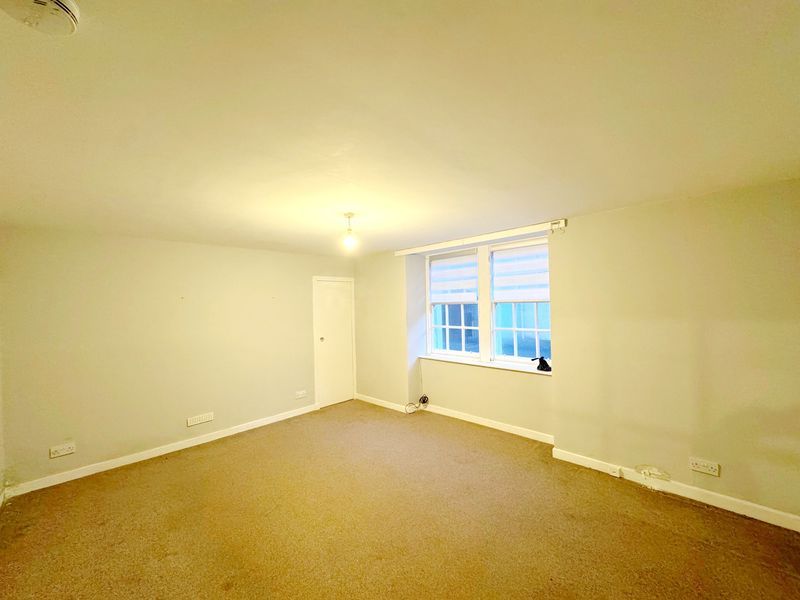 Property photo 2 of 8 Photo 4