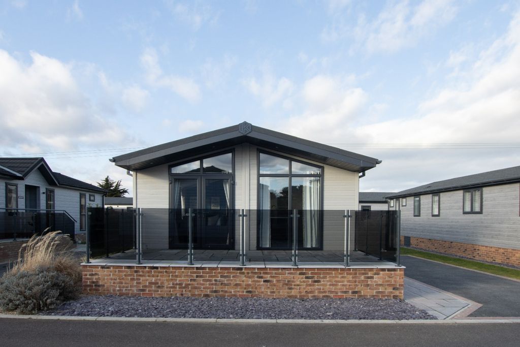 Property photo 2 of 20 2104742