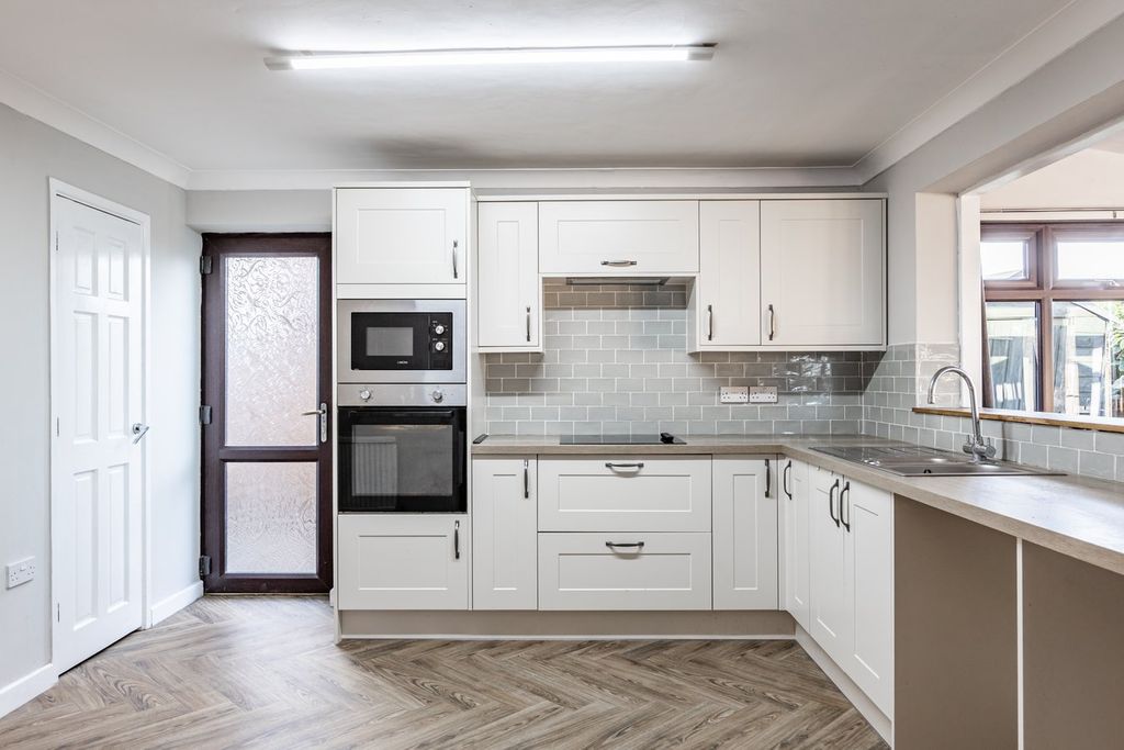 Property photo 2 of 21