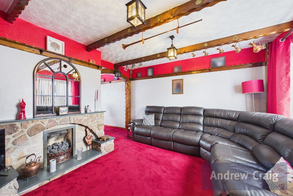 Property photo 2 of 15 Lounge