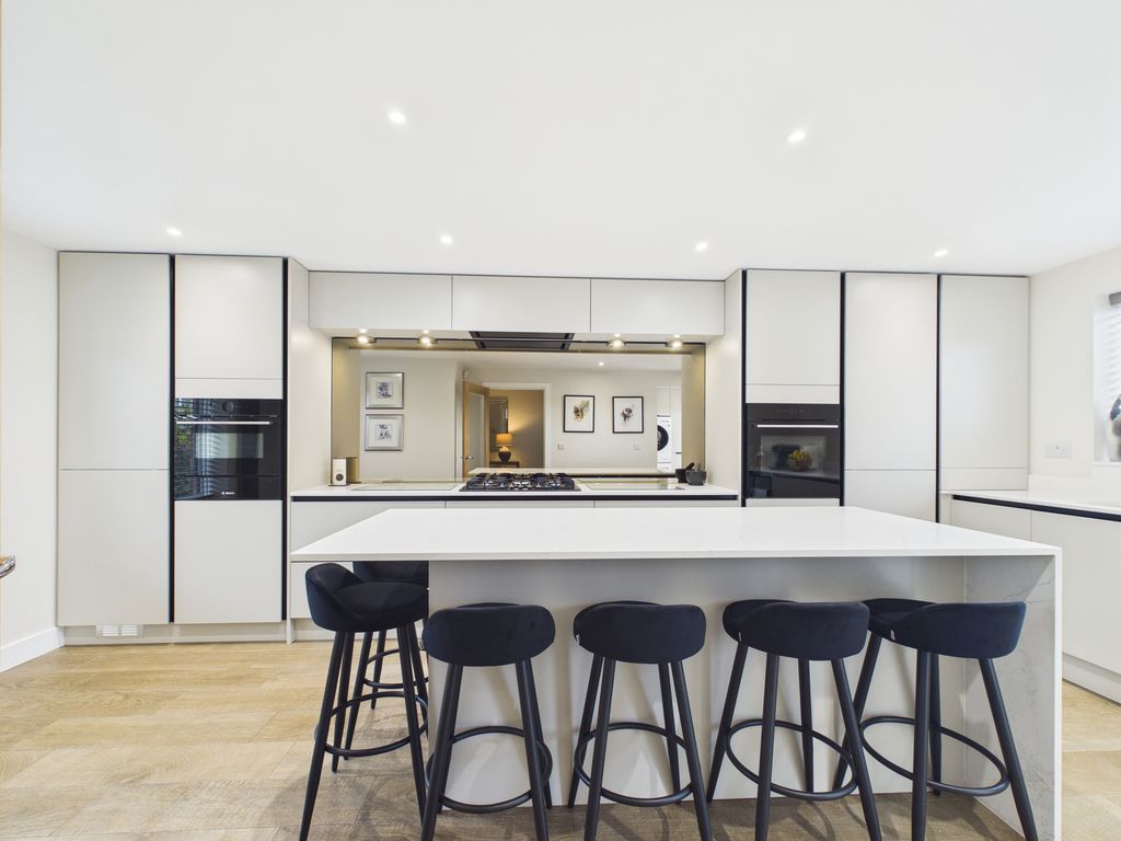 Property photo 3 of 18 Photo 4