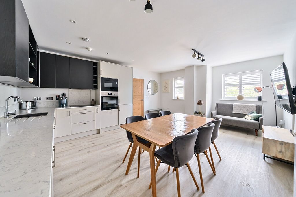 Property photo 1 of 18 1341697-20-68A6Fd...